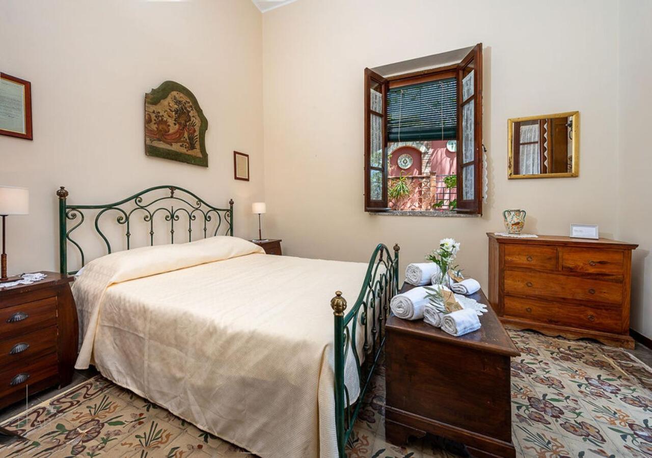 B&B Villa Vittoria Giardini Naxos Eksteriør billede