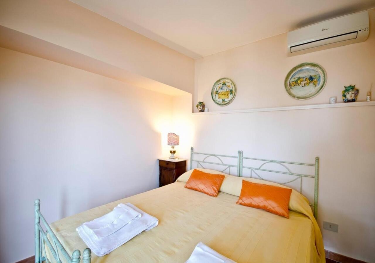 B&B Villa Vittoria Giardini Naxos Eksteriør billede