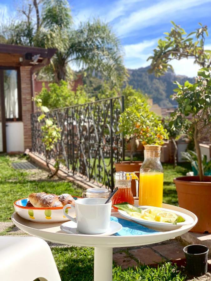 B&B Villa Vittoria Giardini Naxos Eksteriør billede