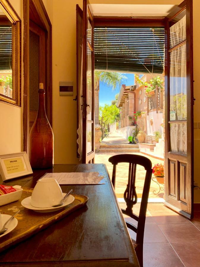 B&B Villa Vittoria Giardini Naxos Eksteriør billede